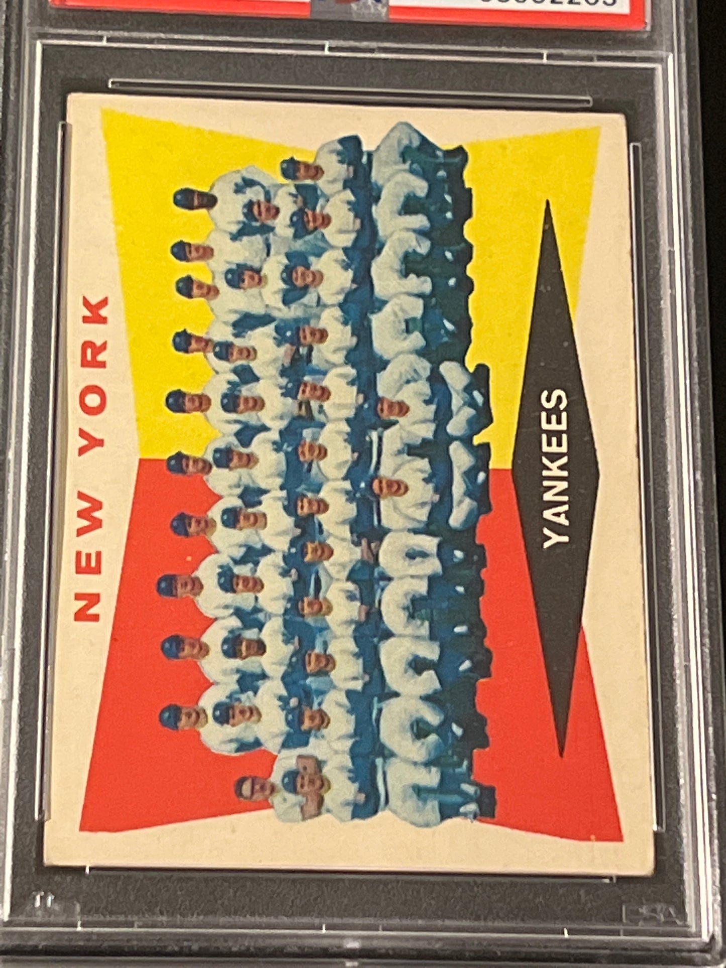 1960 Topps YANKEES TEAM - PSA 4(MK) #332