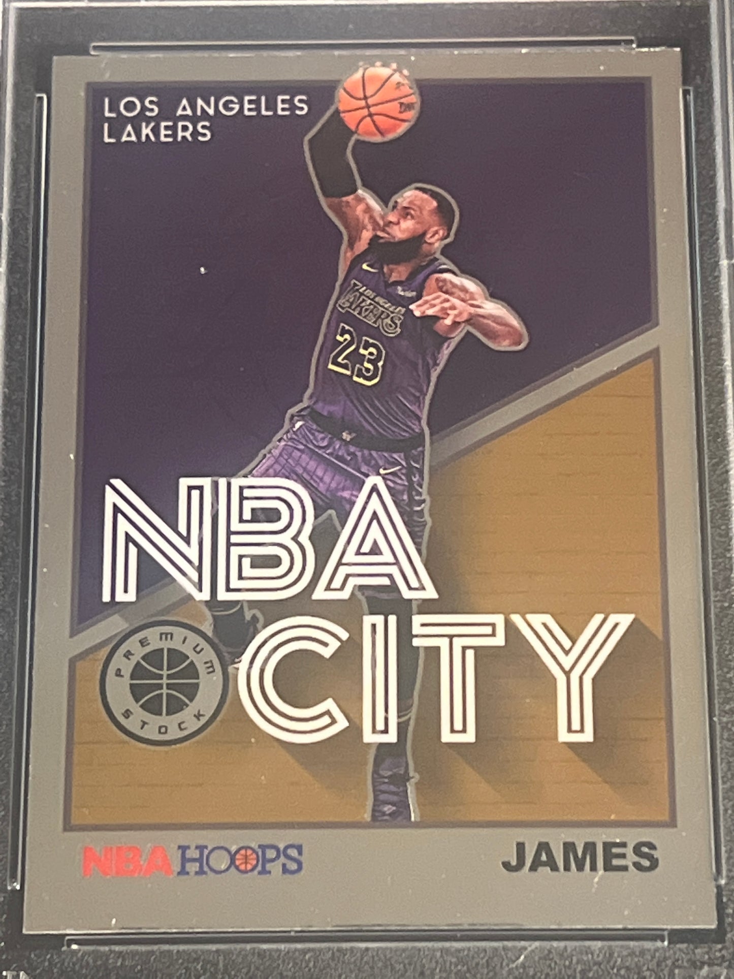 2019 Hoops LEBRON JAMES - PSA10